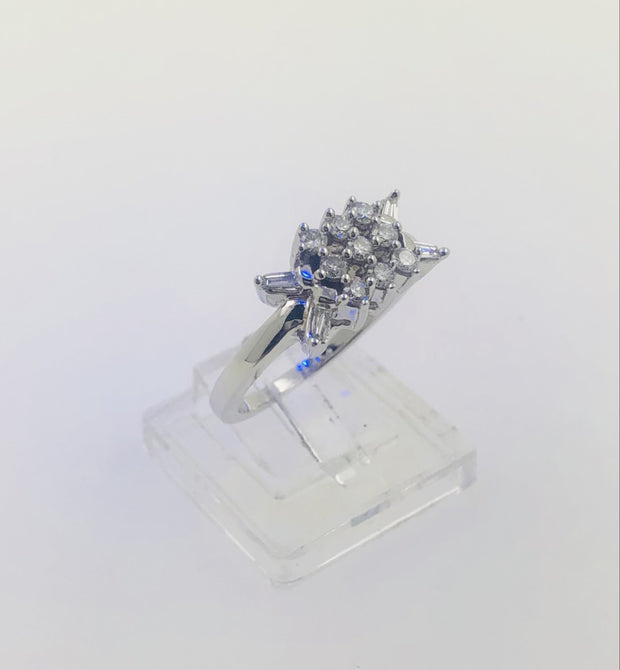 18K White Gold Diamond Ring